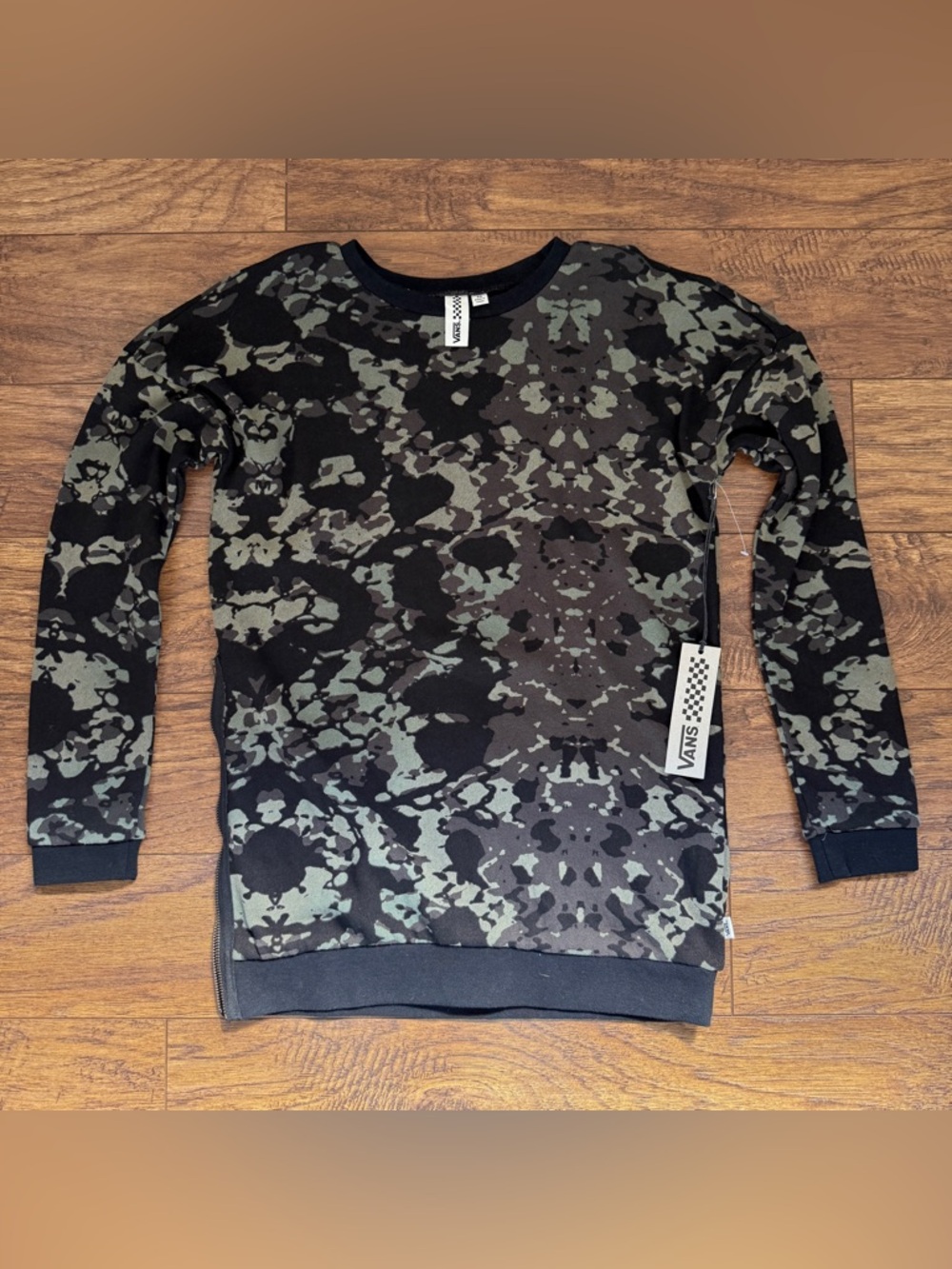 NWT) Vans Women’s XS Camo Side Zip Long Sleeve Sweatshirt